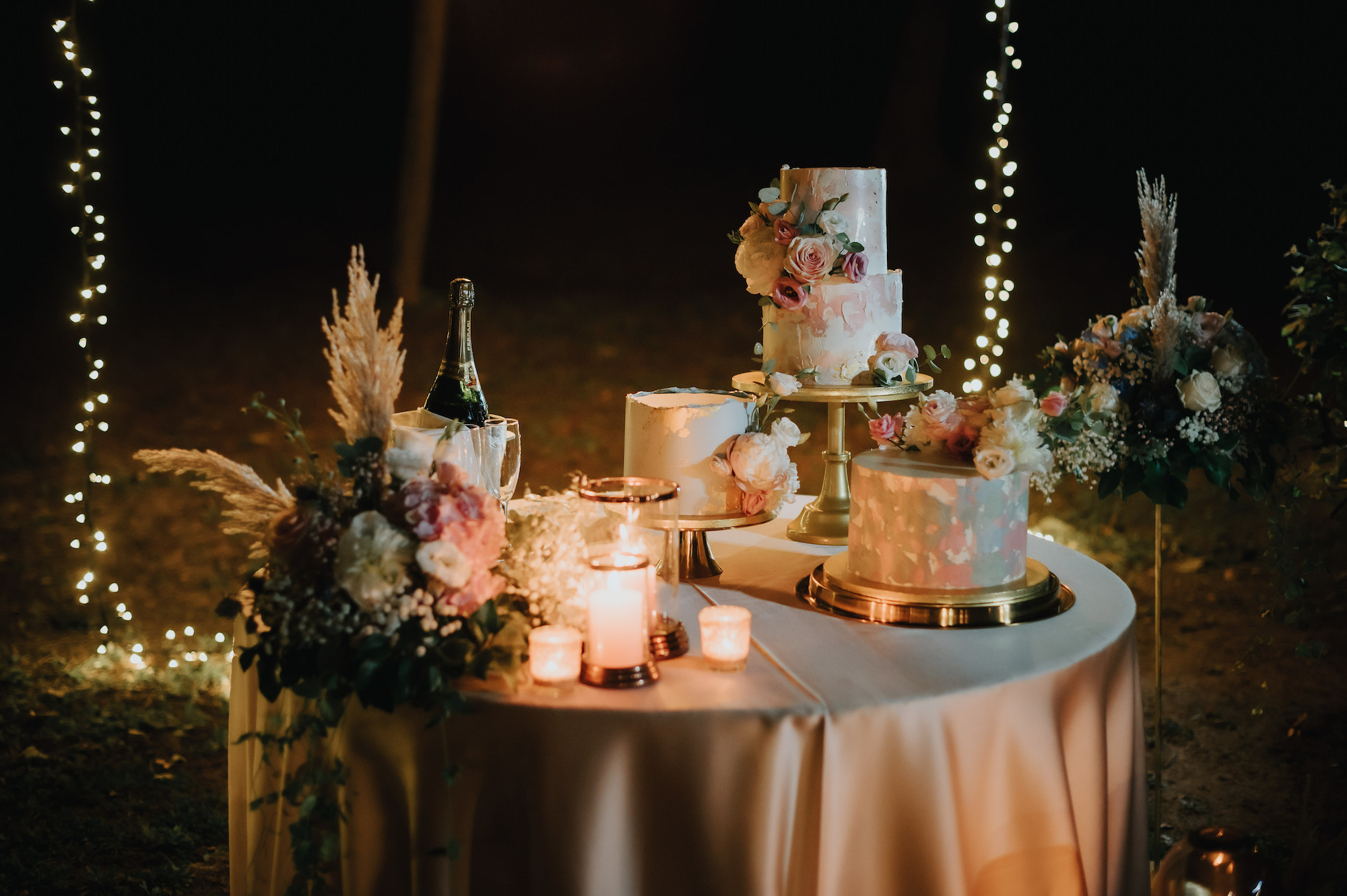 wedding cake gold