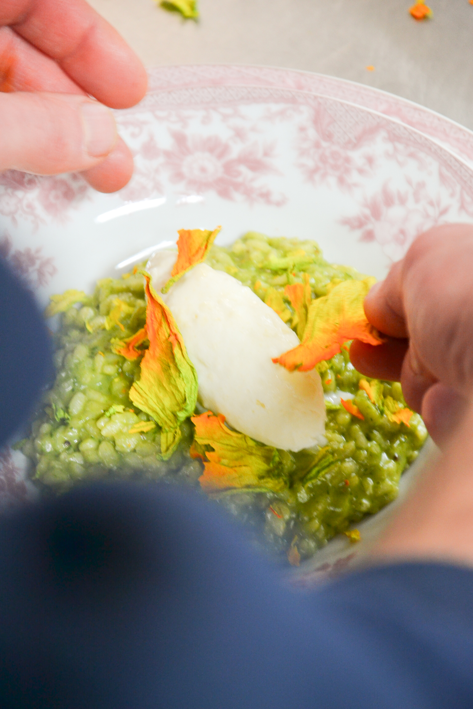 Risotto con zucchine, fiori di zucca e gelato al Parmigiano