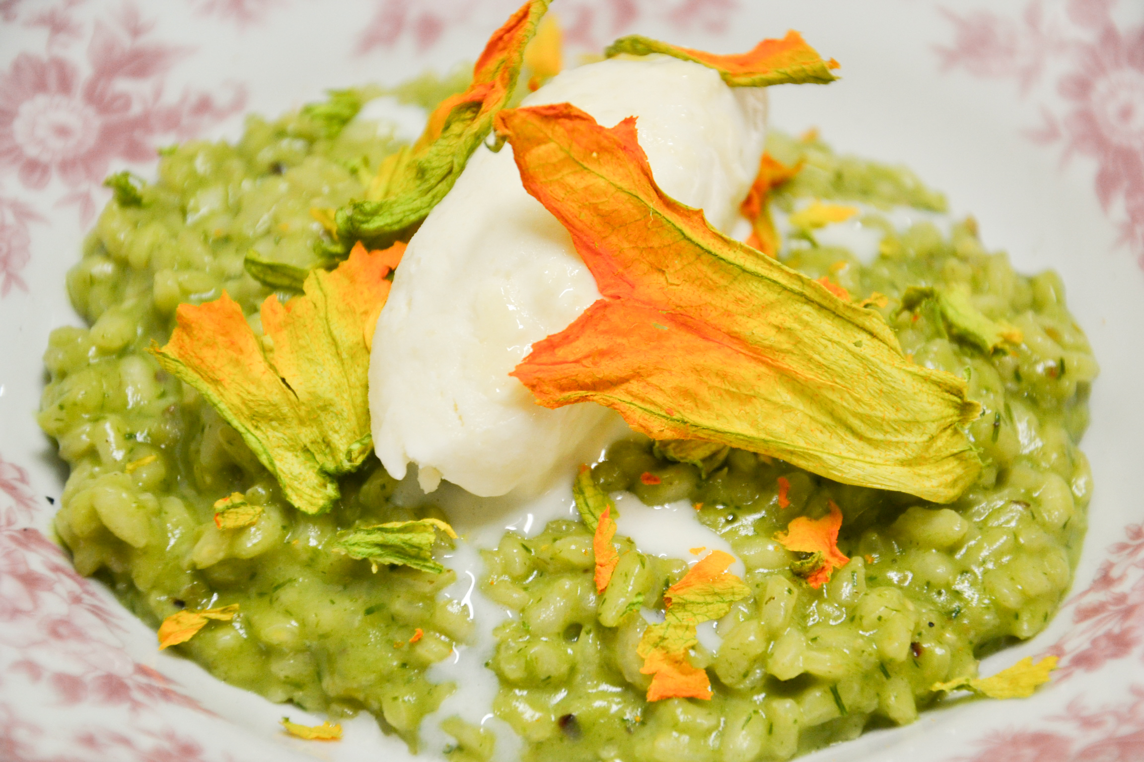 Risotto con zucchine, fiori di zucca e gelato al Parmigiano